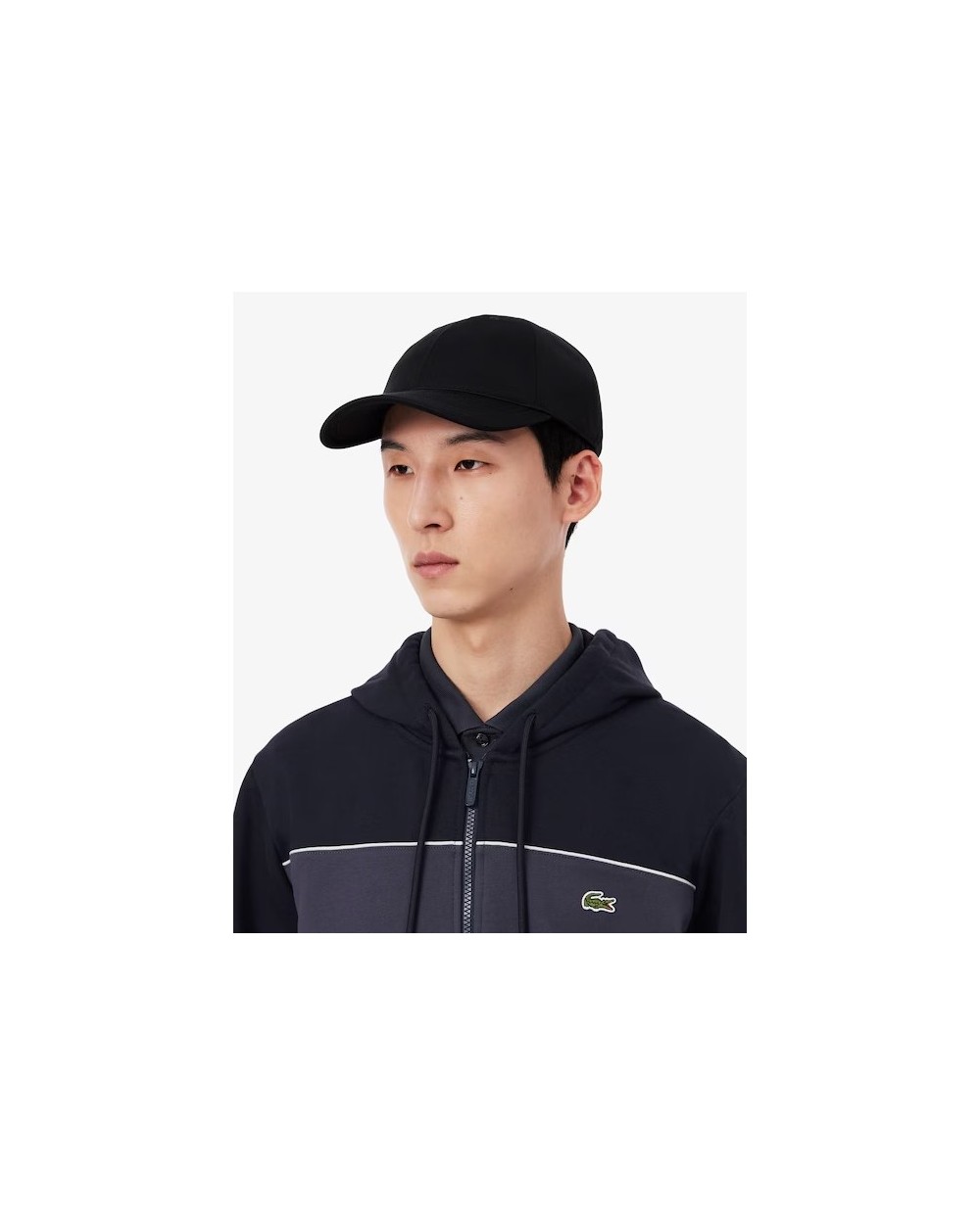 SUDADERA CON CAPUCHA Y CREMALLERA.