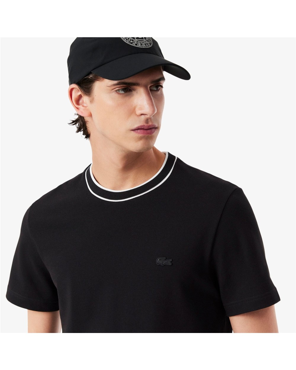 CAMISETA CUELLO REDONDO CORTE REGULAR.