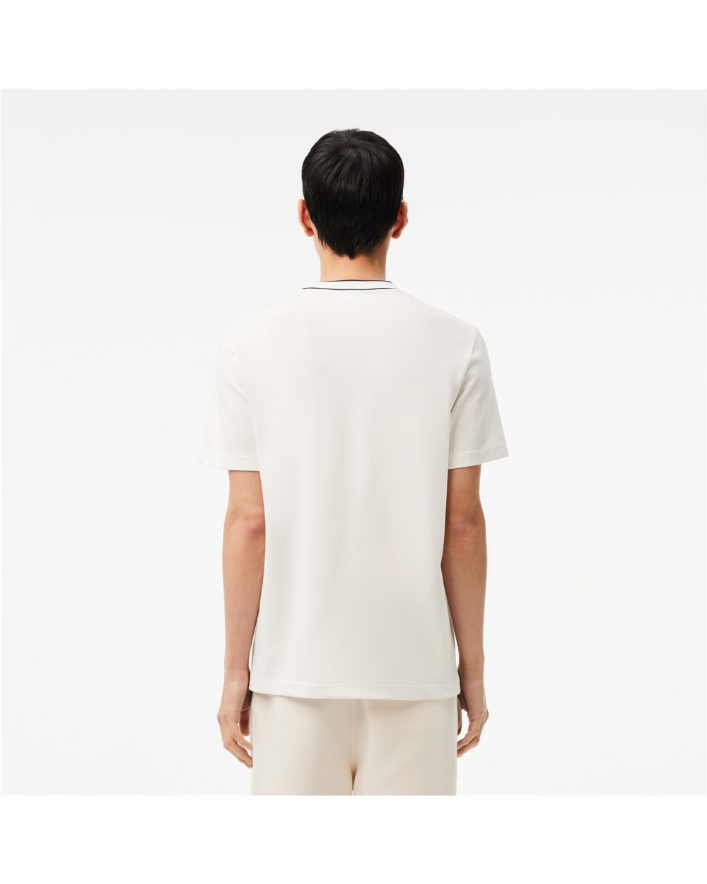 CAMISETA CUELLO REDONDO CORTE REGULAR.