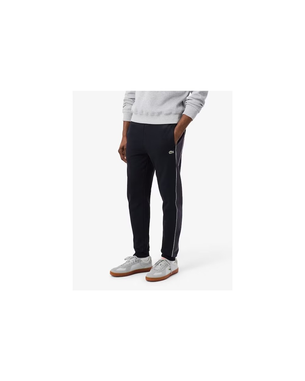 PANTALÓN CHANDAL CORTE TAPERED.
