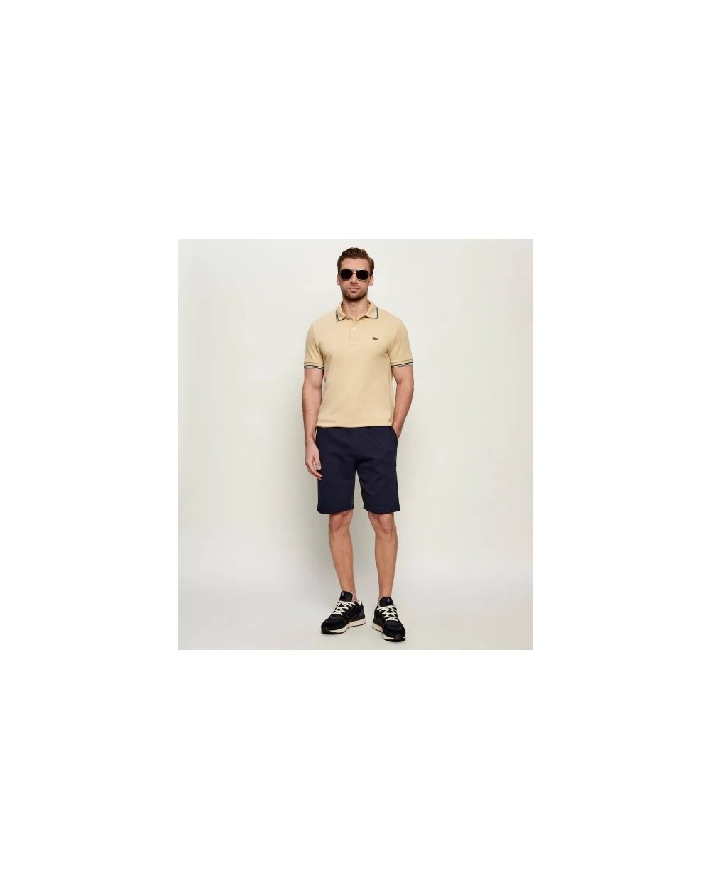 POLO CON DETALLES DECORATIVOS