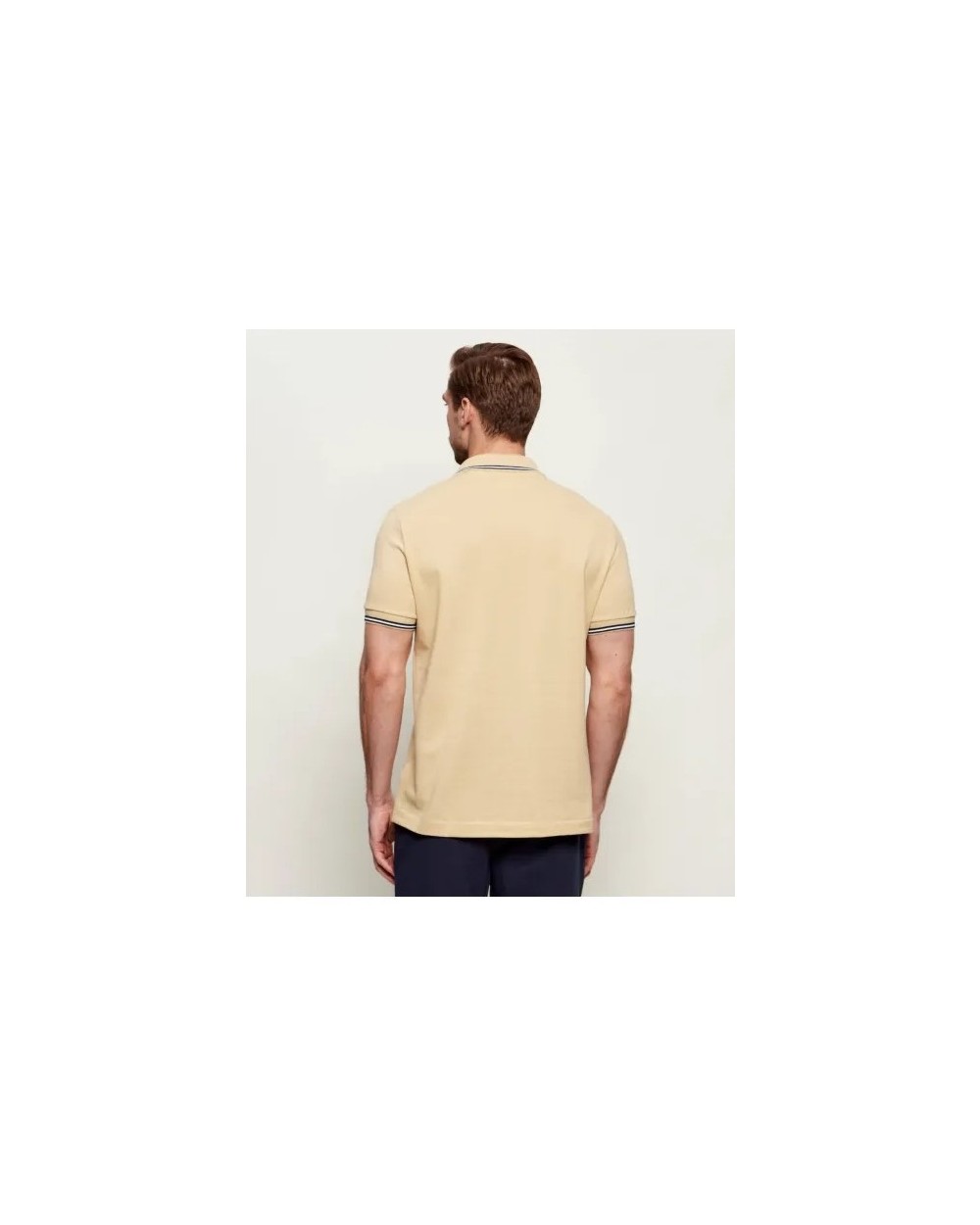 POLO CON DETALLES DECORATIVOS