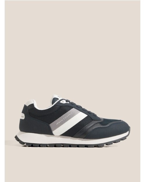 ZAPATILLA DEPORTIVA CON BANDA LATERAL CON LOGO