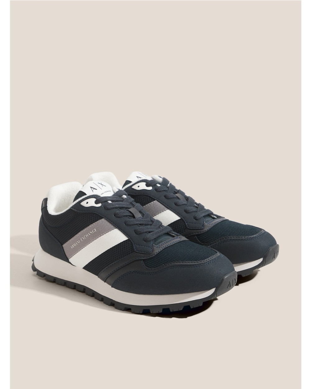 ZAPATILLA DEPORTIVA CON BANDA LATERAL CON LOGO