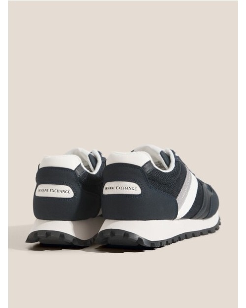 ZAPATILLA DEPORTIVA CON BANDA LATERAL CON LOGO