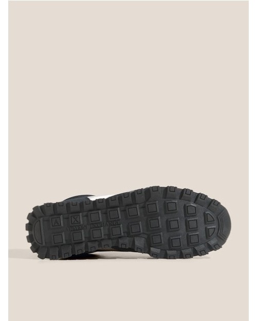 ZAPATILLA DEPORTIVA CON BANDA LATERAL CON LOGO