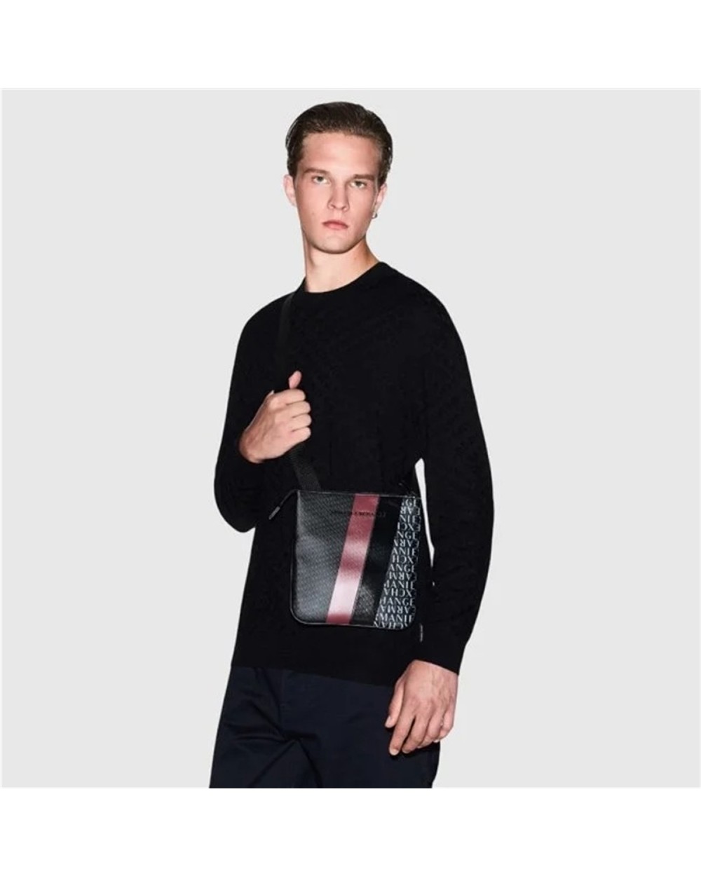 BOLSO BANDOLERA PLANO CON MONOGRAMA Y RAYAS