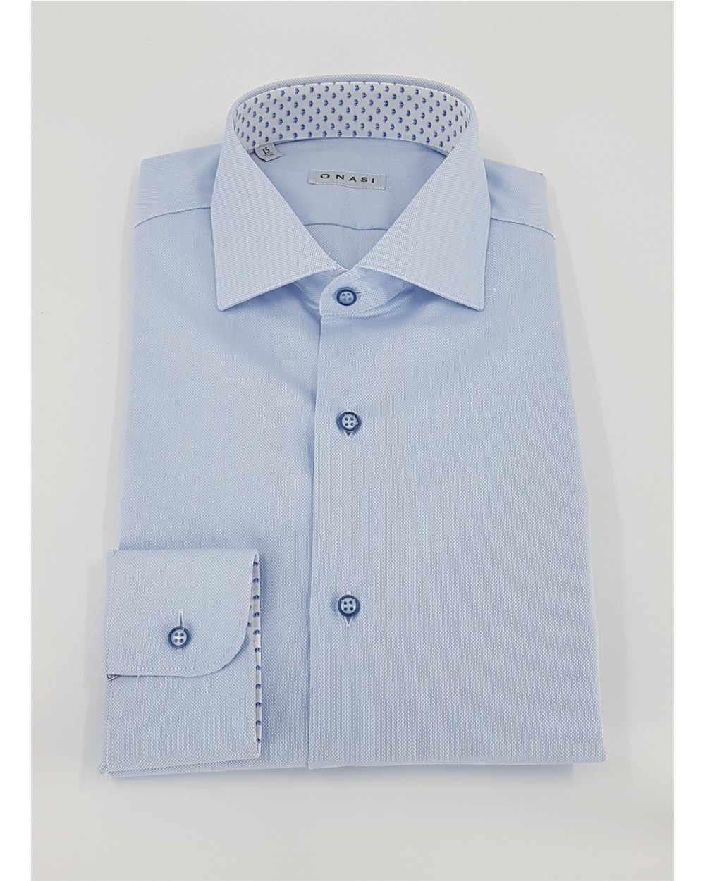 CAMISA LISA CON DETALLES