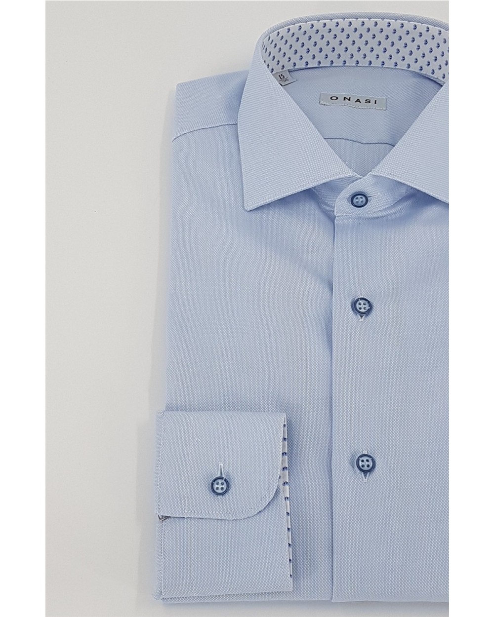 CAMISA LISA CON DETALLES