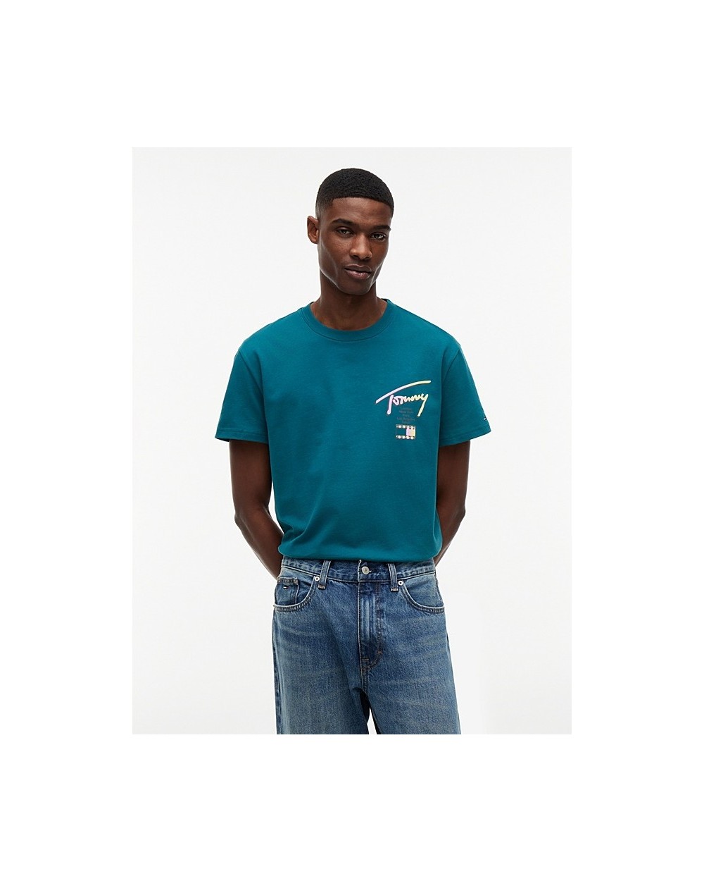 CAMISETA DE CUELLO REDONDO CON LOGO CON FIRMA