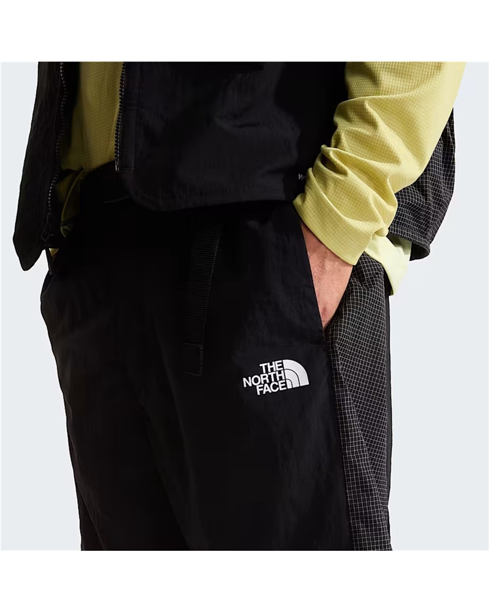 PANTALÓN CORTO CON CINTURÓN NSE