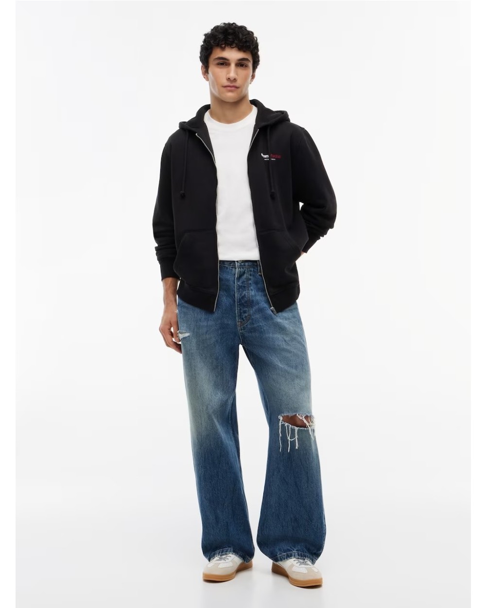 SUDADERA CON CAPUCHA Y CREMALLERA