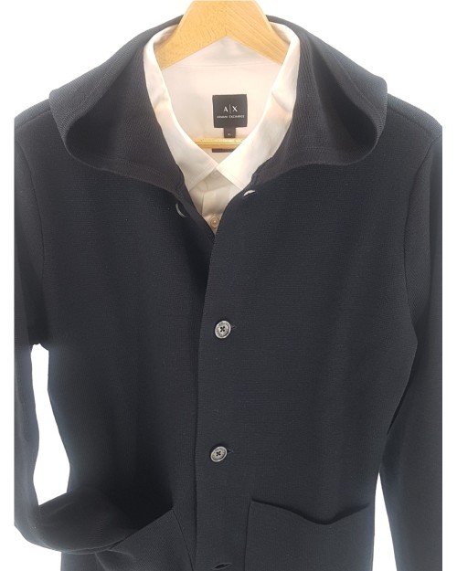 CHAQUETA DE BOTONES CON CAPUCHA