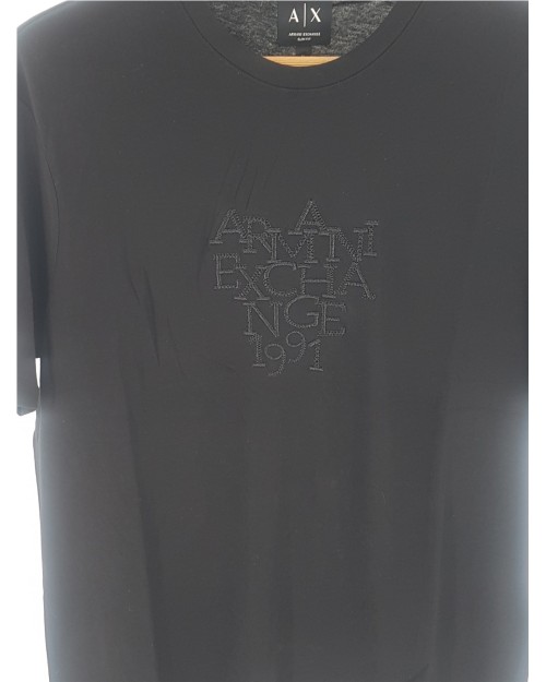 CAMISETA CON LOGO BORDADO 2