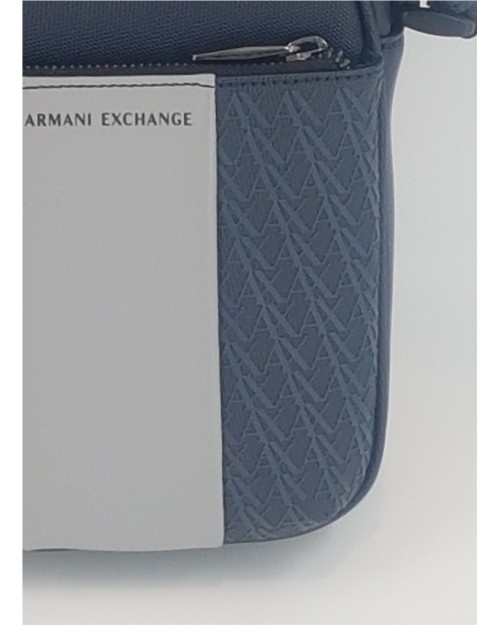 BOLSO CON LOGOS EN RELIEVE 2