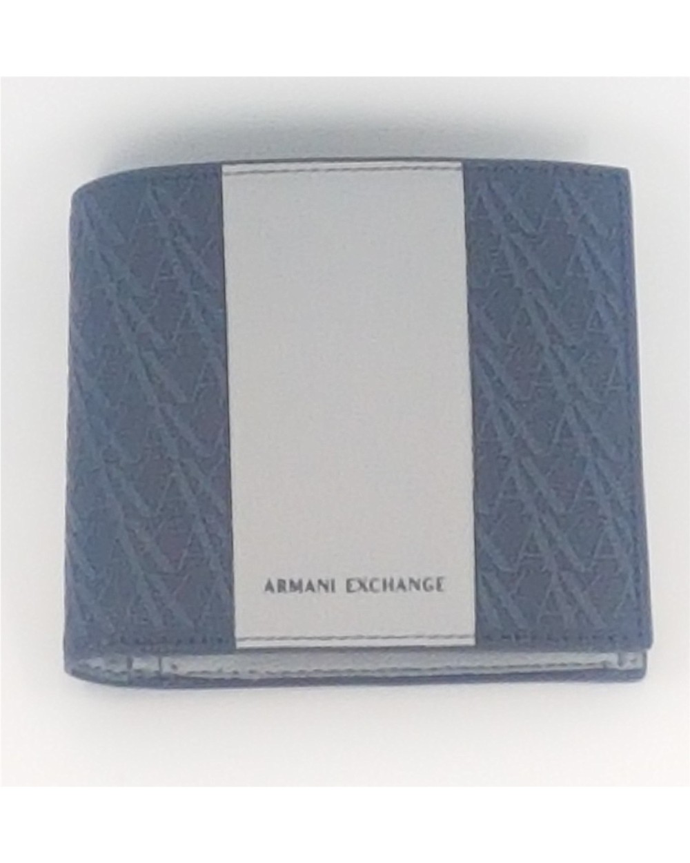 CARTERA PLEGABLE CON MONEDERO Y DETALLES EN RELIEVE