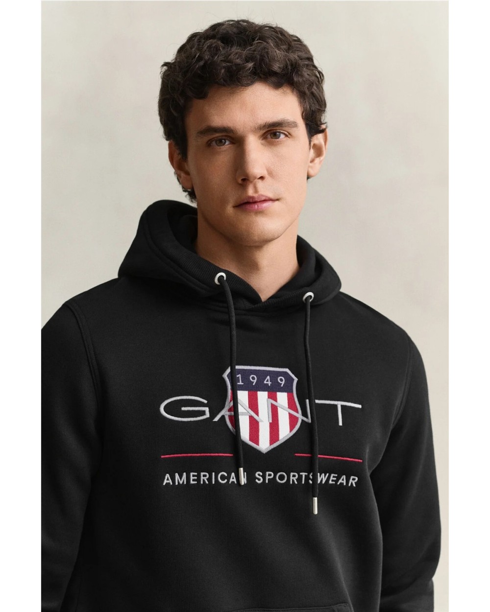 SUDADERA CON CAPUCHA Y LOGO