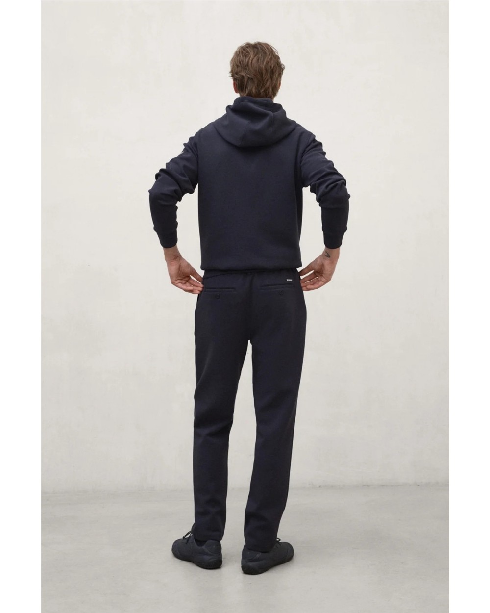 SUDADERA CON CREMALLERA Y CAPUCHA