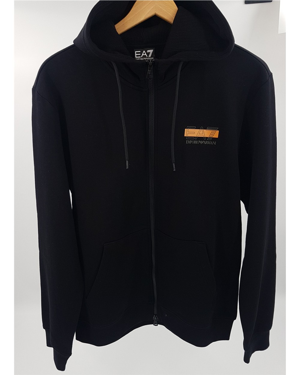 SUDADERA CON CREMALLERA Y CAPUCHA