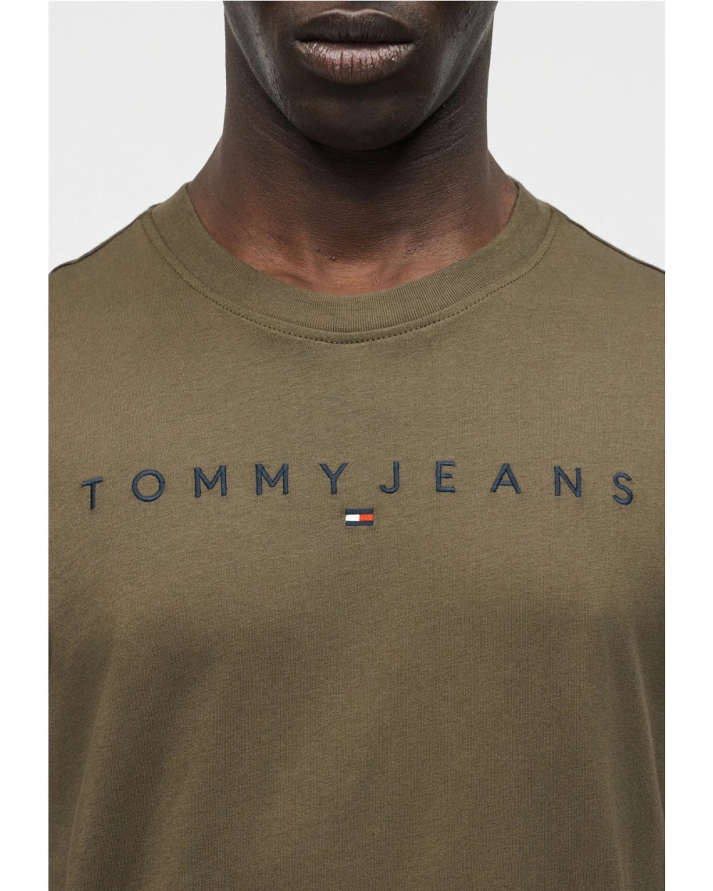 CAMISETA LOGO BORDADO