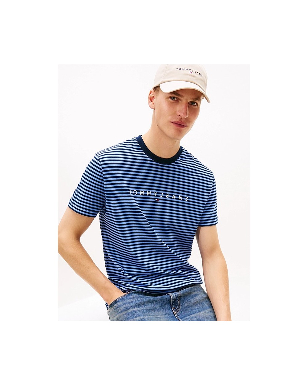 CAMISETA DE CUELLO REDONDO CON LOGO LINEAL