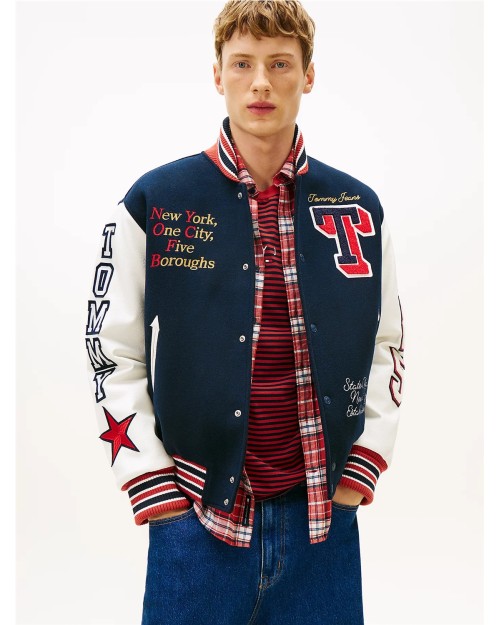 CAZADORA UNIVERSITARIA CON LOGOS