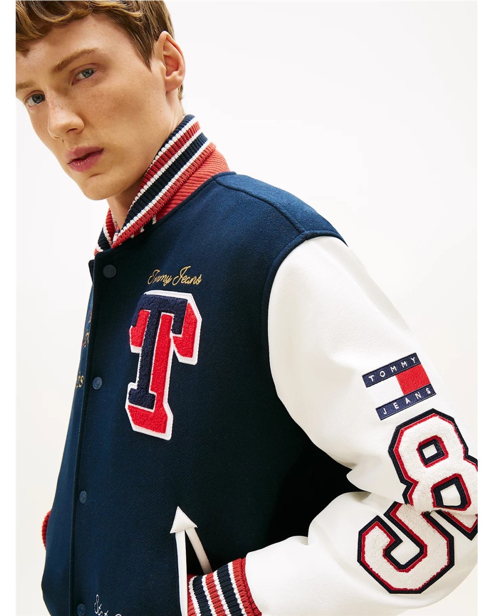 CAZADORA UNIVERSITARIA CON LOGOS