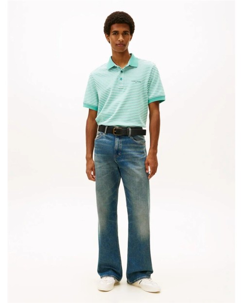 POLO PIQUÉ CON INSCRIPCIÓN LINEAL.